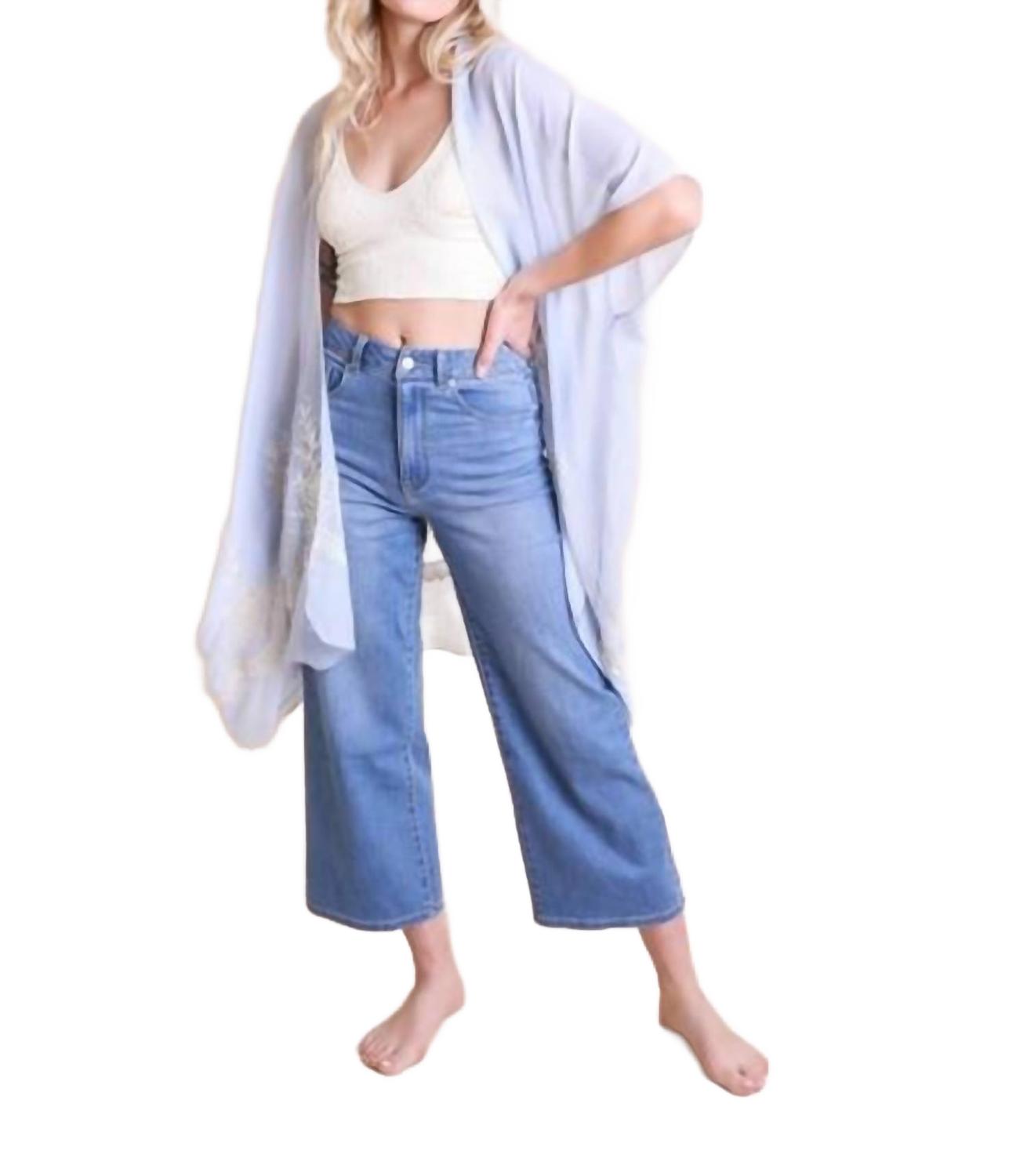 Легкий фестивальный кимоно-накидка в стиле бохо с цветочной вышивкой и кисточками синего цвета Leto, синий
Легкий фестивальный кимоно-накидка в стиле бохо с цветочной вышивкой и кисточками синего цвета Leto, синий