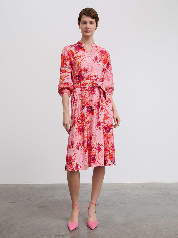 Платье до колена BGN
Платье до колена BGN