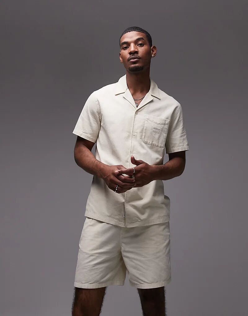 Рубашка Tommy Jeans из вельвета с воротником-стойкой бежевого цвета
Рубашка Tommy Jeans из вельвета с воротником-стойкой бежевого цвета