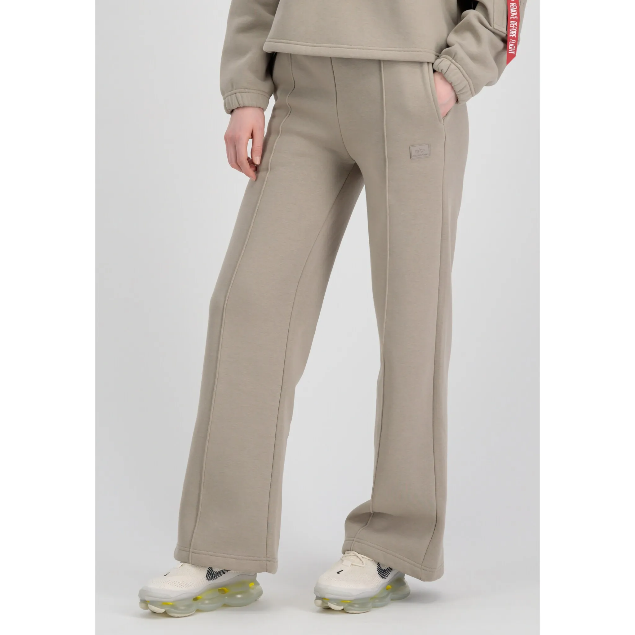 Брюки для бега Alpha Industries " Alpha Industries Women - Jogger X-Fit Label Wide Jogger Wmn", цвет Vintage Sand
Брюки для бега Alpha Industries " Alpha Industries Women - Jogger X-Fit Label Wide Jogger Wmn", цвет Vintage Sand