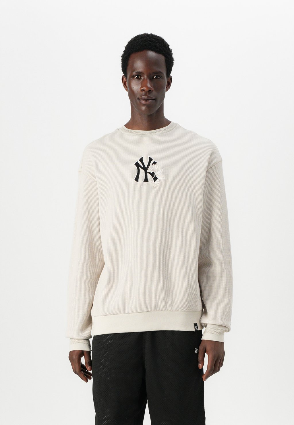 Толстовка CREW New Era, цвет Stone
Толстовка CREW New Era, цвет Stone