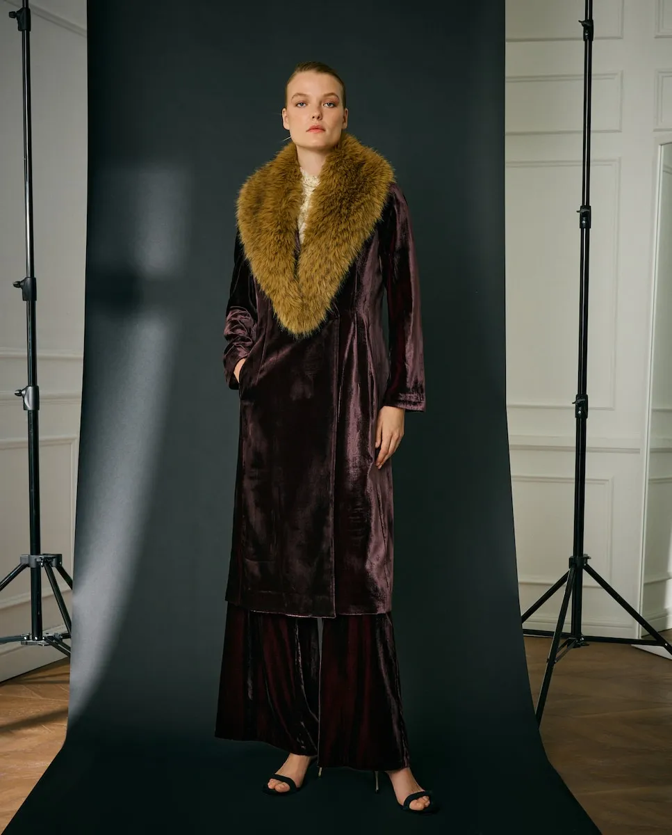 Женское короткое приталенное пальто из бархата Woman Fiesta El Corte Inglés, бордовый
Женское короткое приталенное пальто из бархата Woman Fiesta El Corte Inglés, бордовый