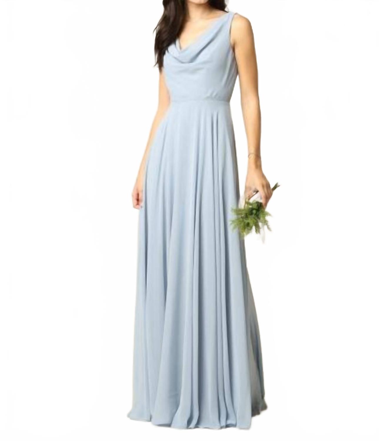 Ronda Вечернее платье без рукавов с драпированным воротником в пыльно-голубом цвете Eva
Ronda Вечернее платье без рукавов с драпированным воротником в пыльно-голубом цвете Eva