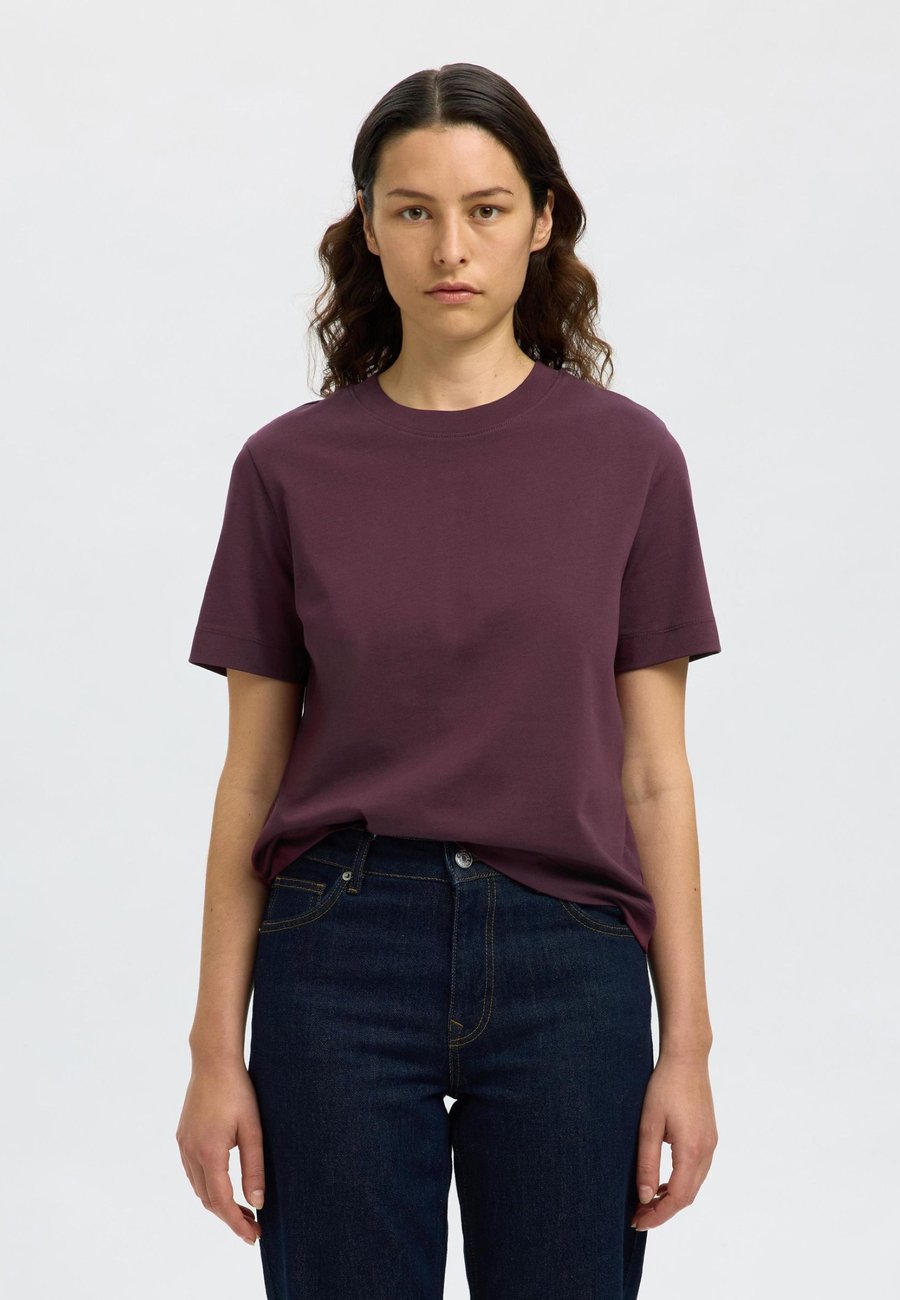 Футболка Selected Femme SLFESSENTIAL BOXY TEE, Fig/Dark Purple, Фиолетовый, Футболка Selected Femme SLFESSENTIAL BOXY TEE, Fig/Dark Purple
Футболка Selected Femme SLFESSENTIAL BOXY TEE, Fig/Dark Purple, Фиолетовый, Футболка Selected Femme SLFESSENTIAL BOXY TEE, Fig/Dark Purple