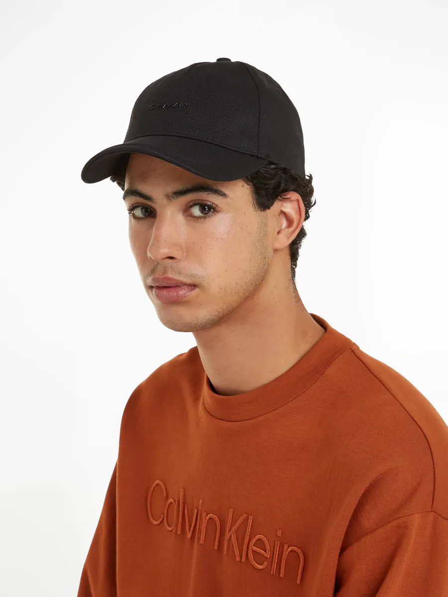 Кепка Calvin Klein Snapback "METAL LETTERING BB CAP" с тисненым логотипом, цвет Ck Black
Кепка Calvin Klein Snapback "METAL LETTERING BB CAP" с тисненым логотипом, цвет Ck Black