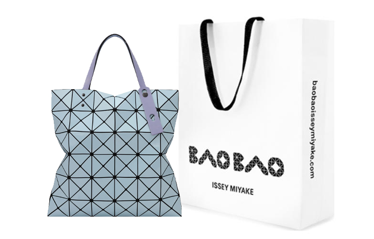 ISSEY MIYAKE Lucent Gloss Mi Vinyl Chloride Resin Handbag Regular Unisex светло-голубой с лавандовыми акцентами
ISSEY MIYAKE Lucent Gloss Mi Vinyl Chloride Resin Handbag Regular Unisex светло-голубой с лавандовыми акцентами