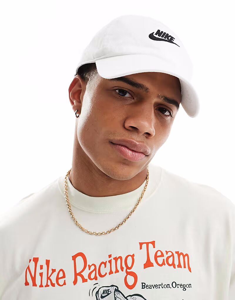 Кепка Nike Club белого цвета
Кепка Nike Club белого цвета