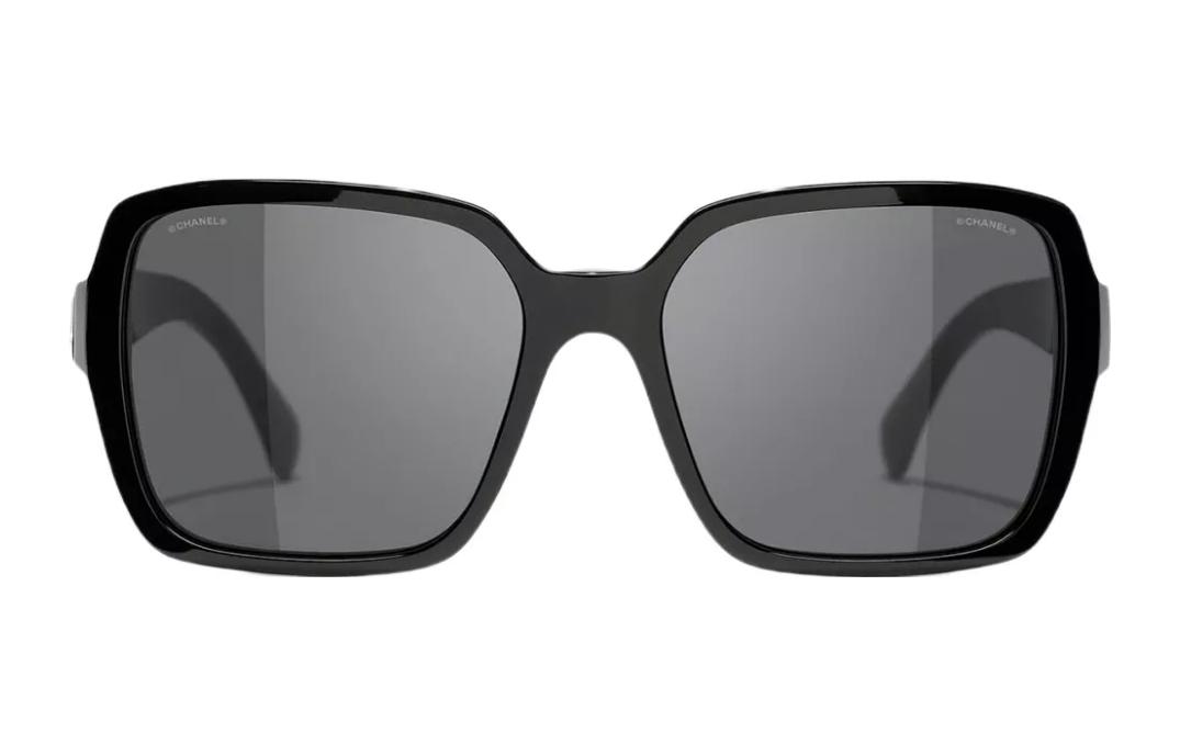 Квадратные солнцезащитные очки CHANEL, черные
Квадратные солнцезащитные очки CHANEL, черные