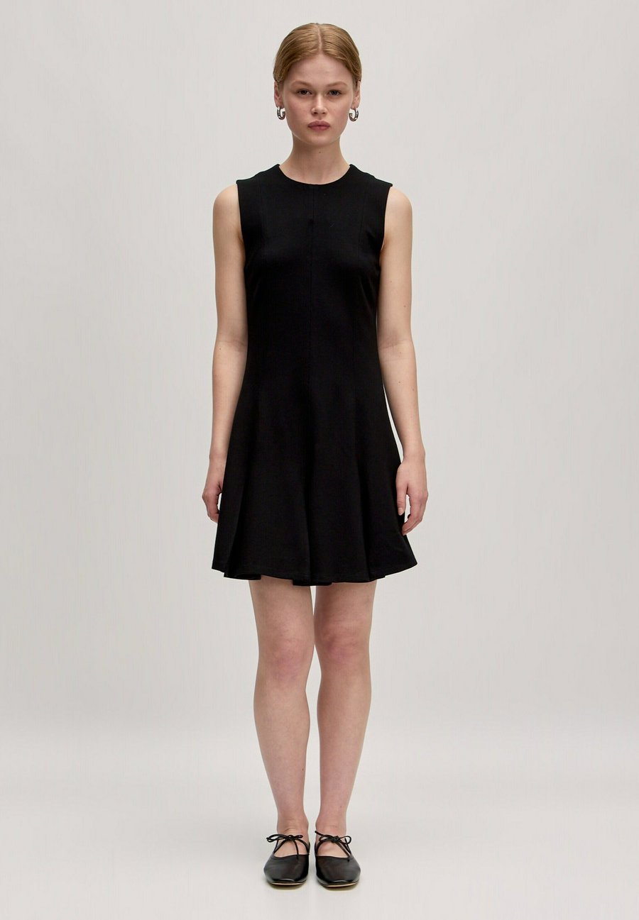 Платье EDITED Jersey dress, Schwarz/Black
Платье EDITED Jersey dress, Schwarz/Black