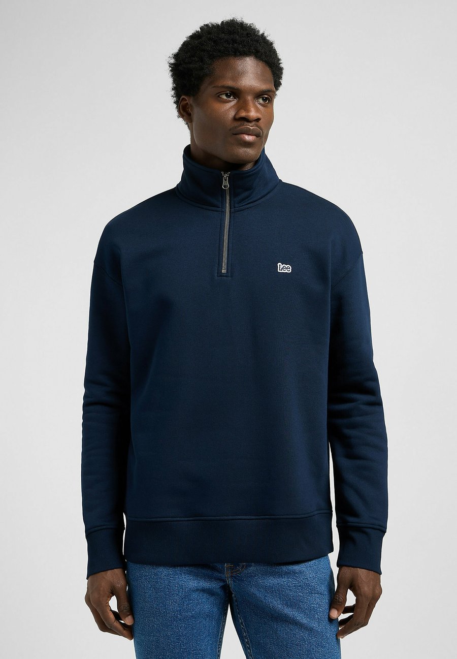 Толстовка Lee LONG SLEEVE HALF ZIP FOR RELAXED FIT, Rivet Navy/Dark Blue
Толстовка Lee LONG SLEEVE HALF ZIP FOR RELAXED FIT, Rivet Navy/Dark Blue