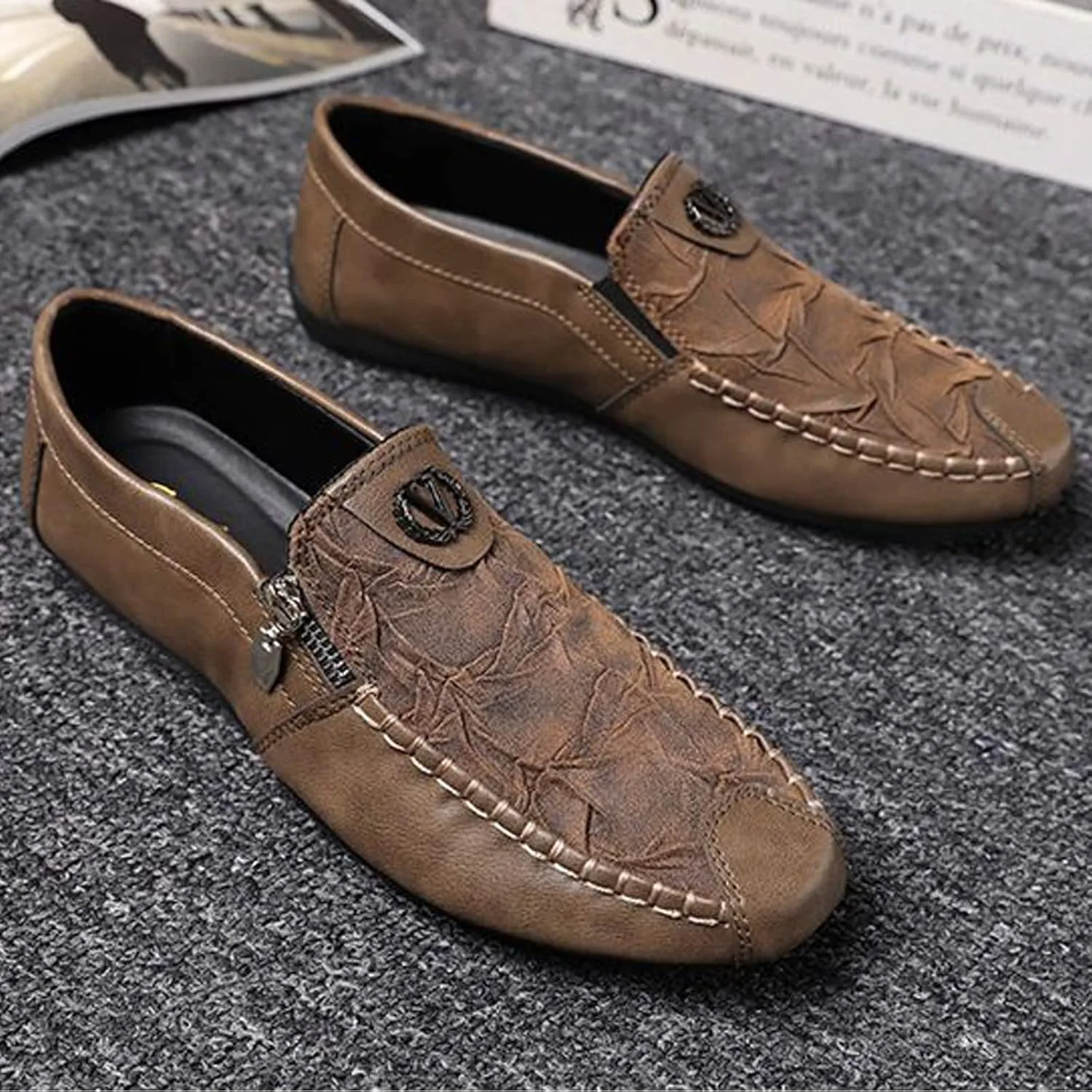 Мужские винтажные кожаные лоферы на молнии, с мягкой подошвой, мокасины, обувь для прогулок и вождения, стильные повседневные туфли DirraBra, черный
Мужские винтажные кожаные лоферы на молнии, с мягкой подошвой, мокасины, обувь для прогулок и вождения, стильные повседневные туфли DirraBra, черный