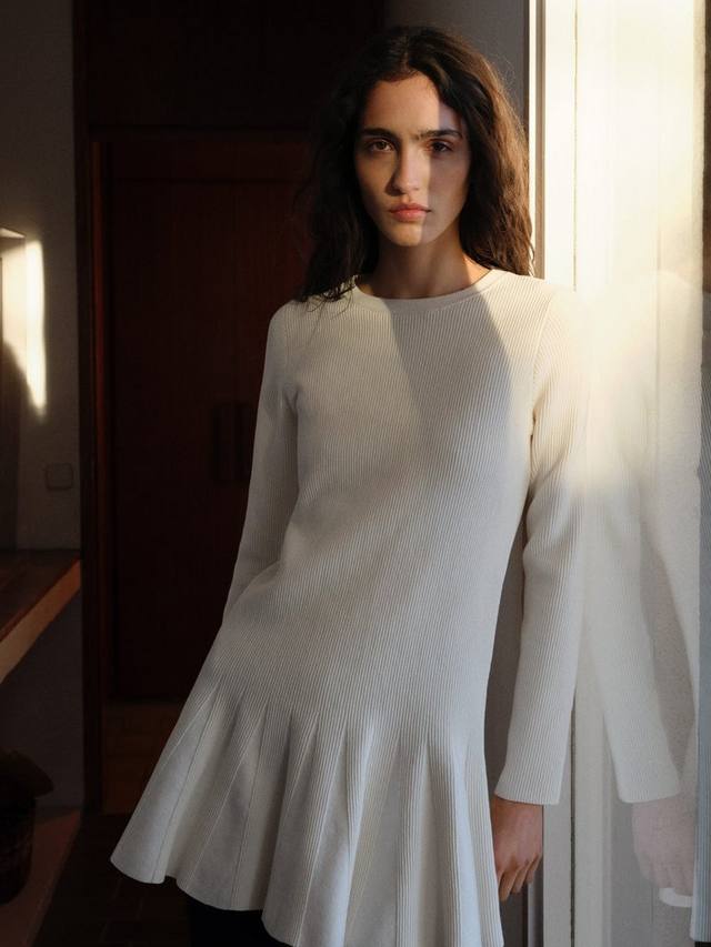 Трикотажное платье-оттоманка расклешенного силуэта Mango, светло-бежевый
Трикотажное платье-оттоманка расклешенного силуэта Mango, светло-бежевый