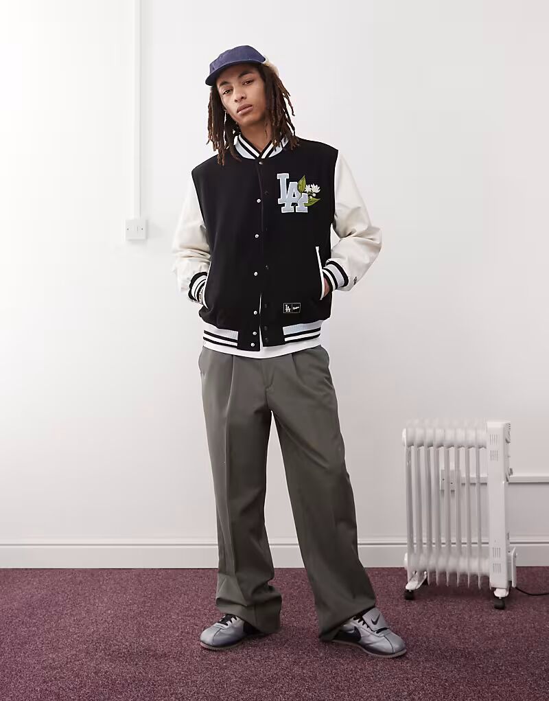 Куртка New Era LA Dodgers с цветочной контрастной вышивкой в нескольких цветах
Куртка New Era LA Dodgers с цветочной контрастной вышивкой в нескольких цветах