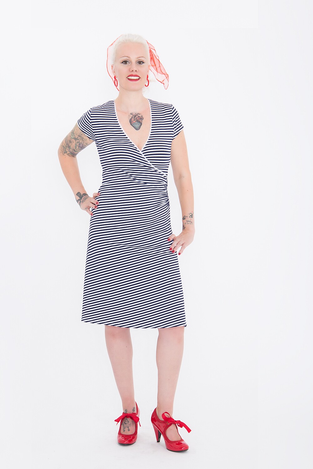 Платье Queen Queen QUEEN KEROSIN Sailor Dress mit süßer Schleife am Rücken Mermaid, темно-синий
Платье Queen Queen QUEEN KEROSIN Sailor Dress mit süßer Schleife am Rücken Mermaid, темно-синий