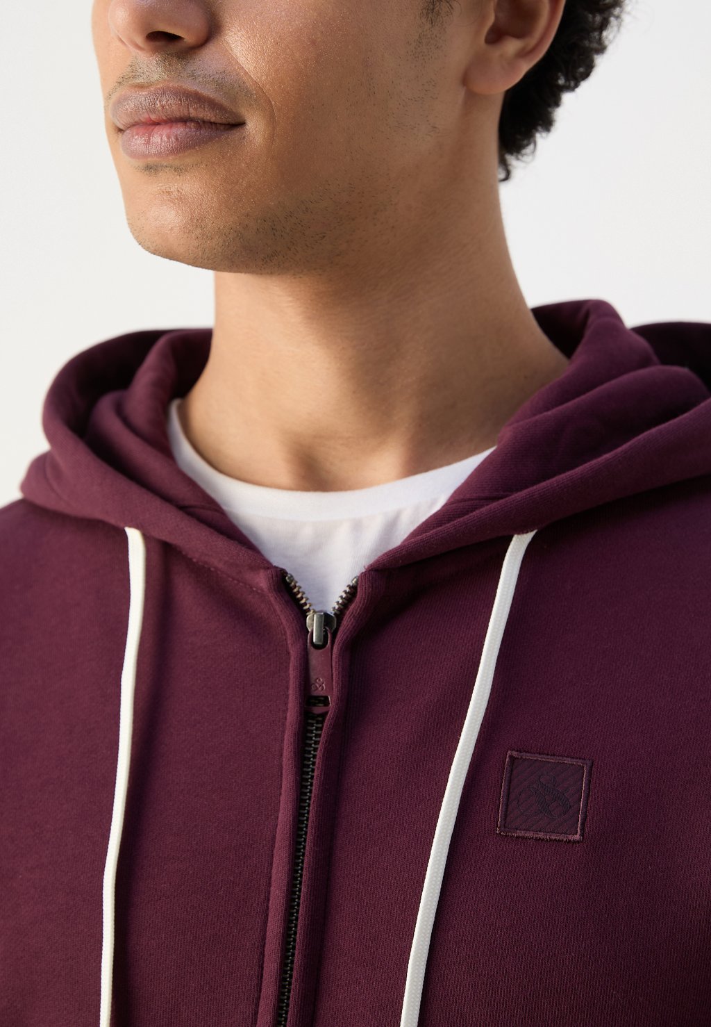 Толстовка на молнии ESSENTIAL LOGO BADGE ZIP THROUGH HOODIE Scotch & Soda, бордовый
Толстовка на молнии ESSENTIAL LOGO BADGE ZIP THROUGH HOODIE Scotch & Soda, бордовый