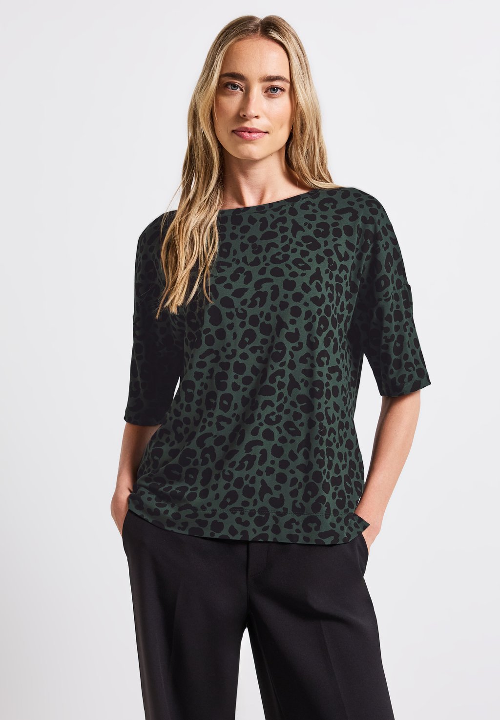 Футболка с принтом LEO Street One, цвет Grün
Футболка с принтом LEO Street One, цвет Grün