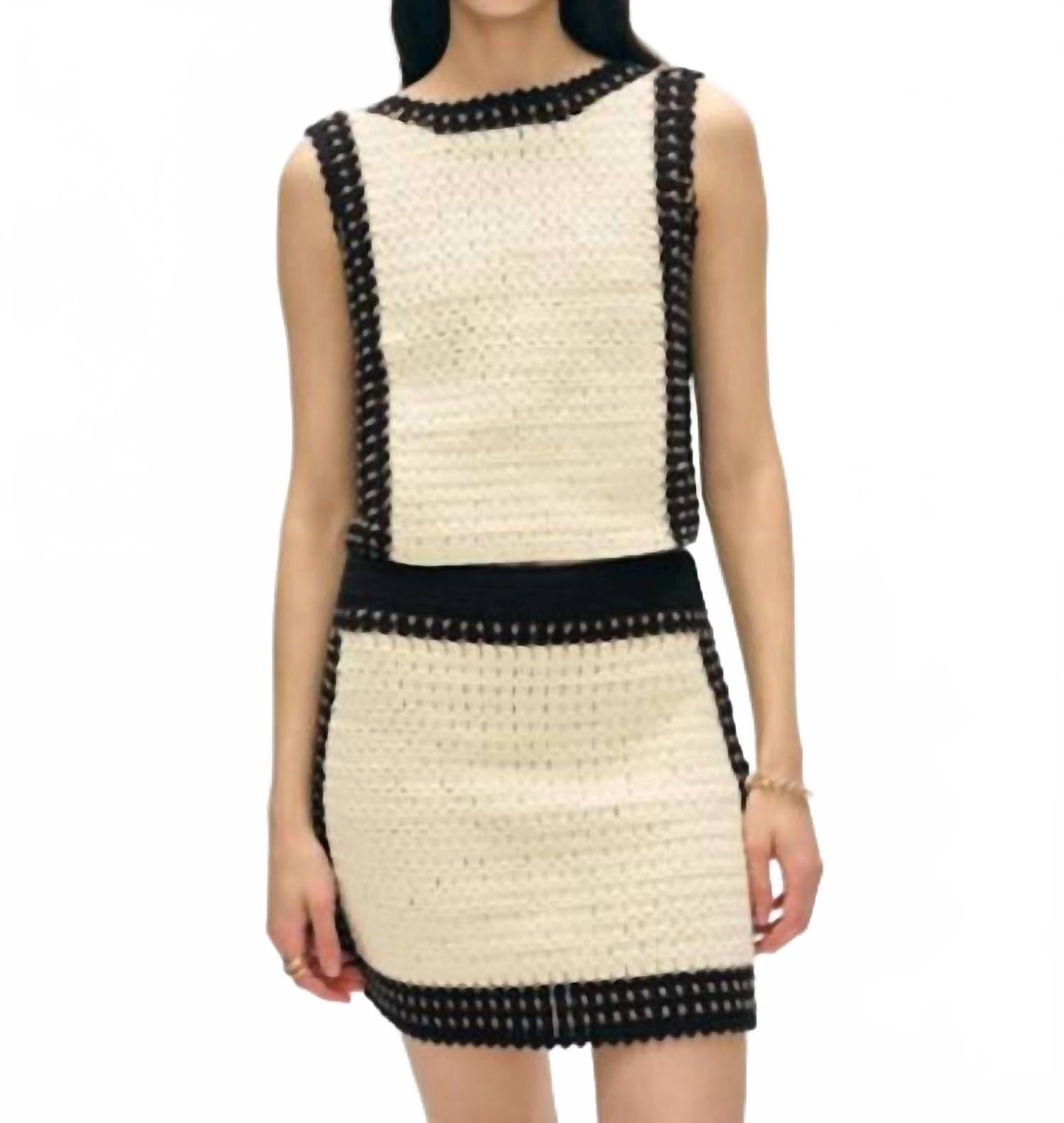 Хлопковая вязаная майка с завязками в черном мультиколоре White + Warren
Хлопковая вязаная майка с завязками в черном мультиколоре White + Warren