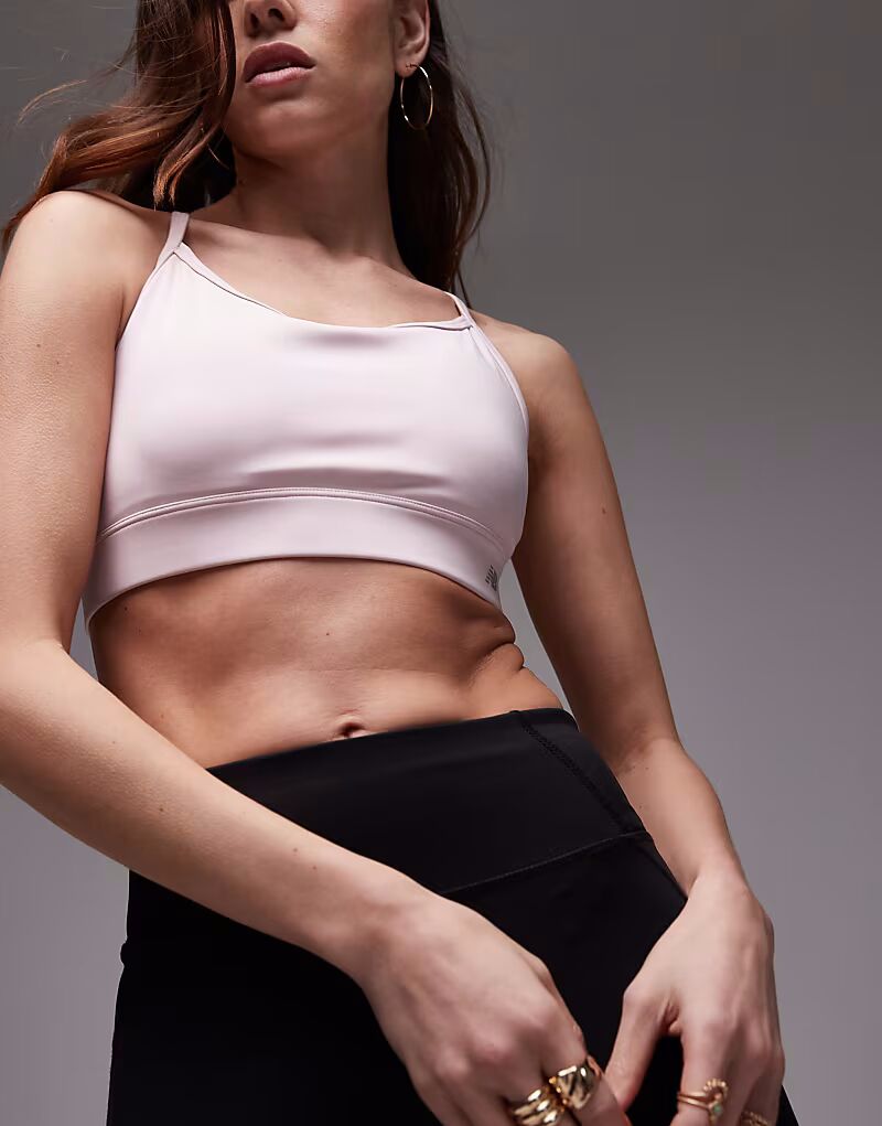 Спортивный бюстгальтер New Balance Essential светло-розового цвета
Спортивный бюстгальтер New Balance Essential светло-розового цвета