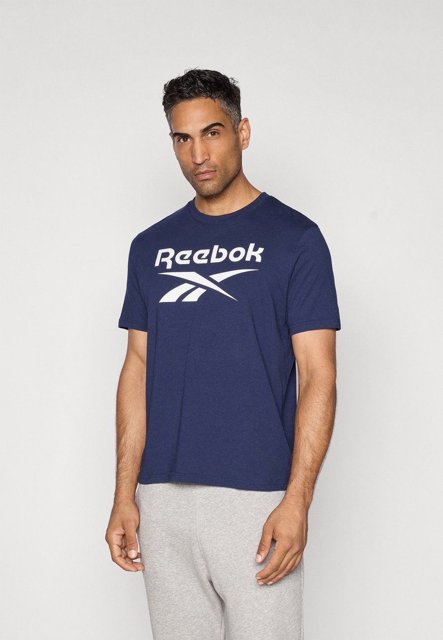 Футболка Reebok LOGO COLOR, Vector Navy/Blue
Футболка Reebok LOGO COLOR, Vector Navy/Blue
