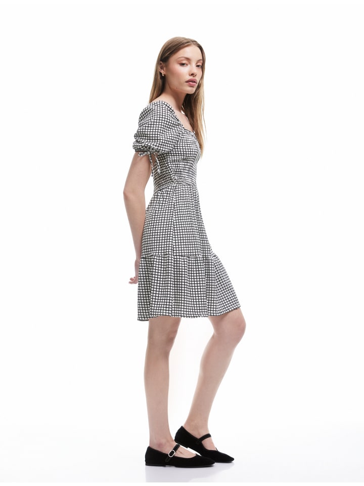 Платье до колена KOTON
Платье до колена KOTON