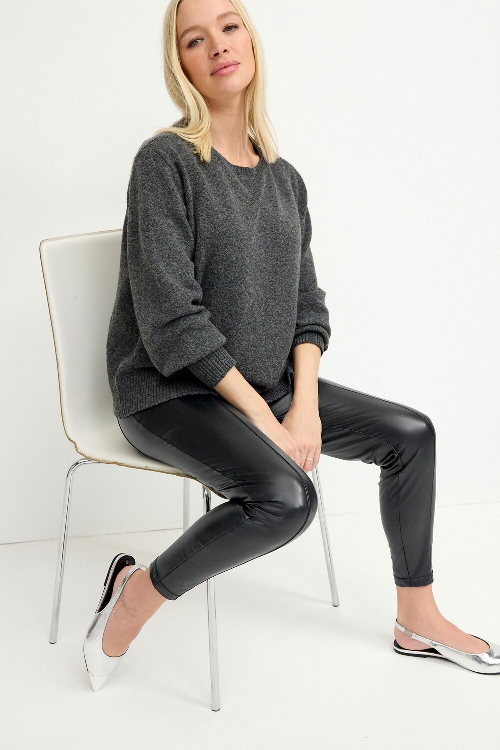 Узкие брюки из искусственной кожи со швами для беременных Next, черный
Узкие брюки из искусственной кожи со швами для беременных Next, черный