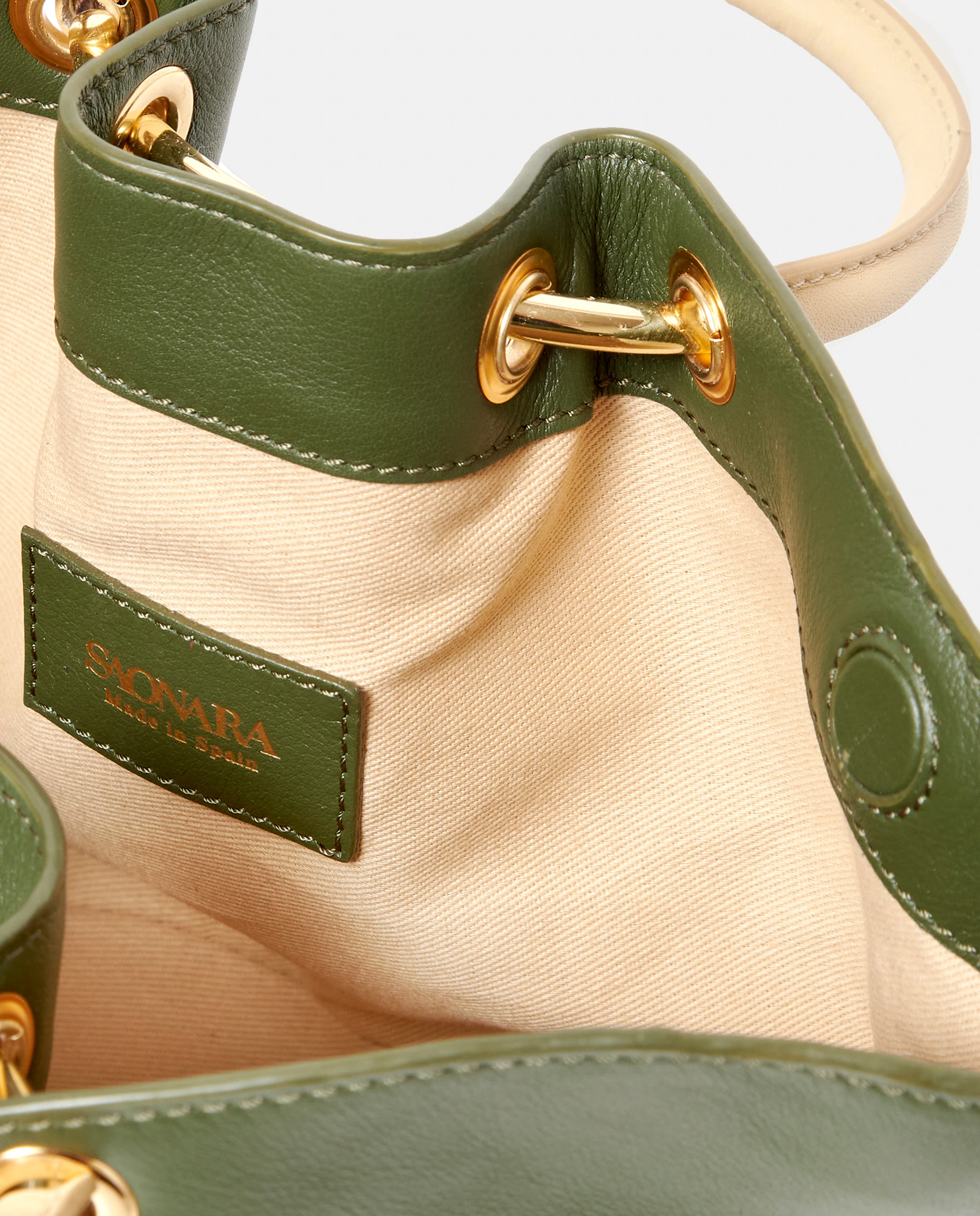 Маленькая кожаная сумка с ремнем через плечо Saonara, темно-зеленый
Маленькая кожаная сумка с ремнем через плечо Saonara, темно-зеленый