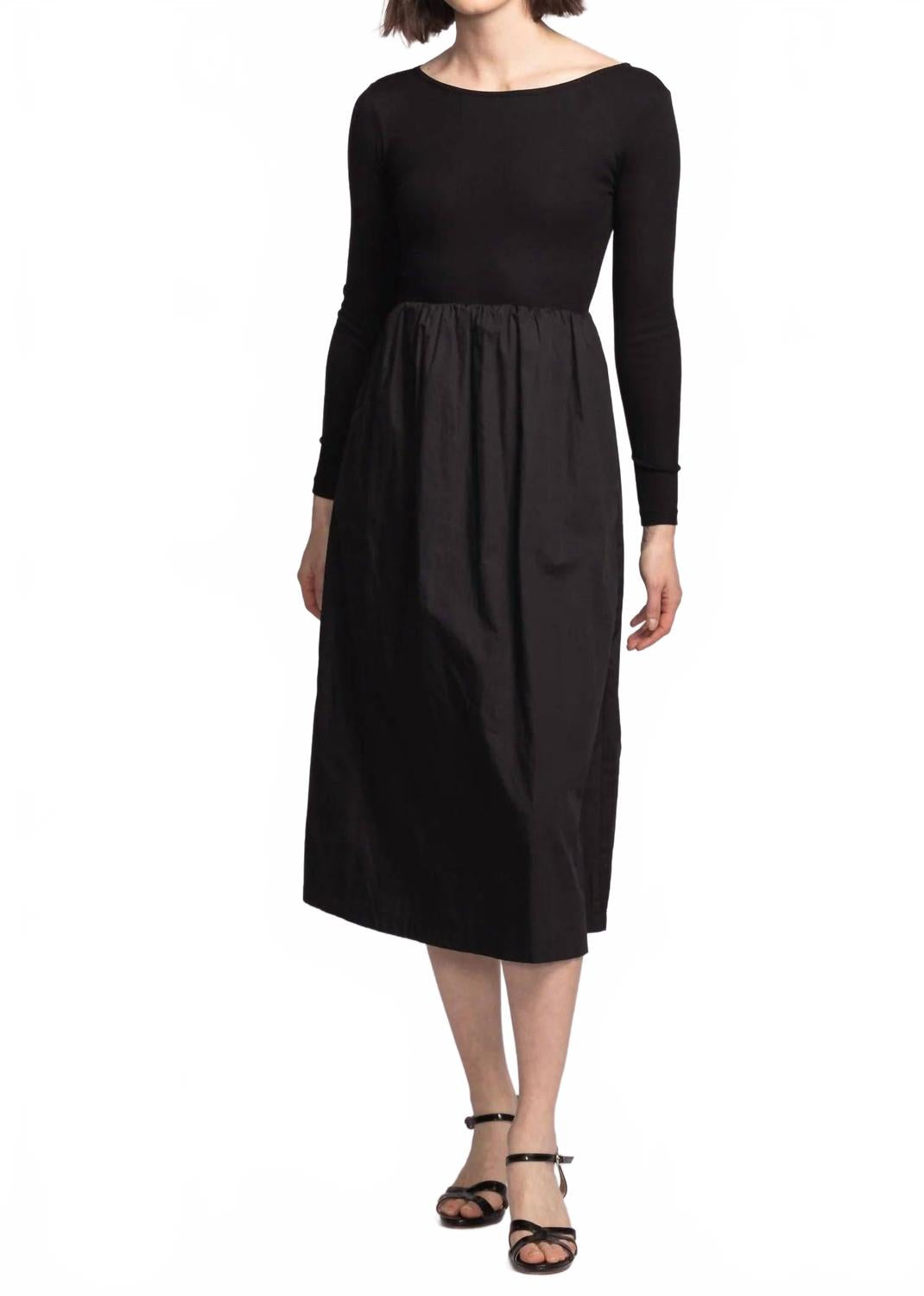 PINK MARTINI Платье Николь в черном цвете
PINK MARTINI Платье Николь в черном цвете