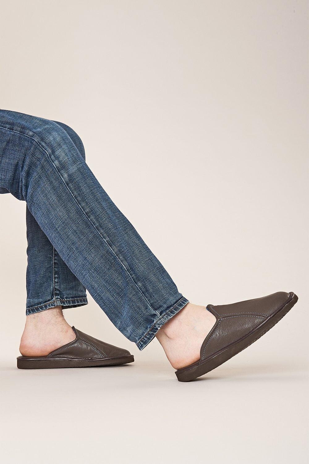 Мужские кожаные тапочки-мюли 'Douglas 4' Moshulu, коричневый
Мужские кожаные тапочки-мюли 'Douglas 4' Moshulu, коричневый