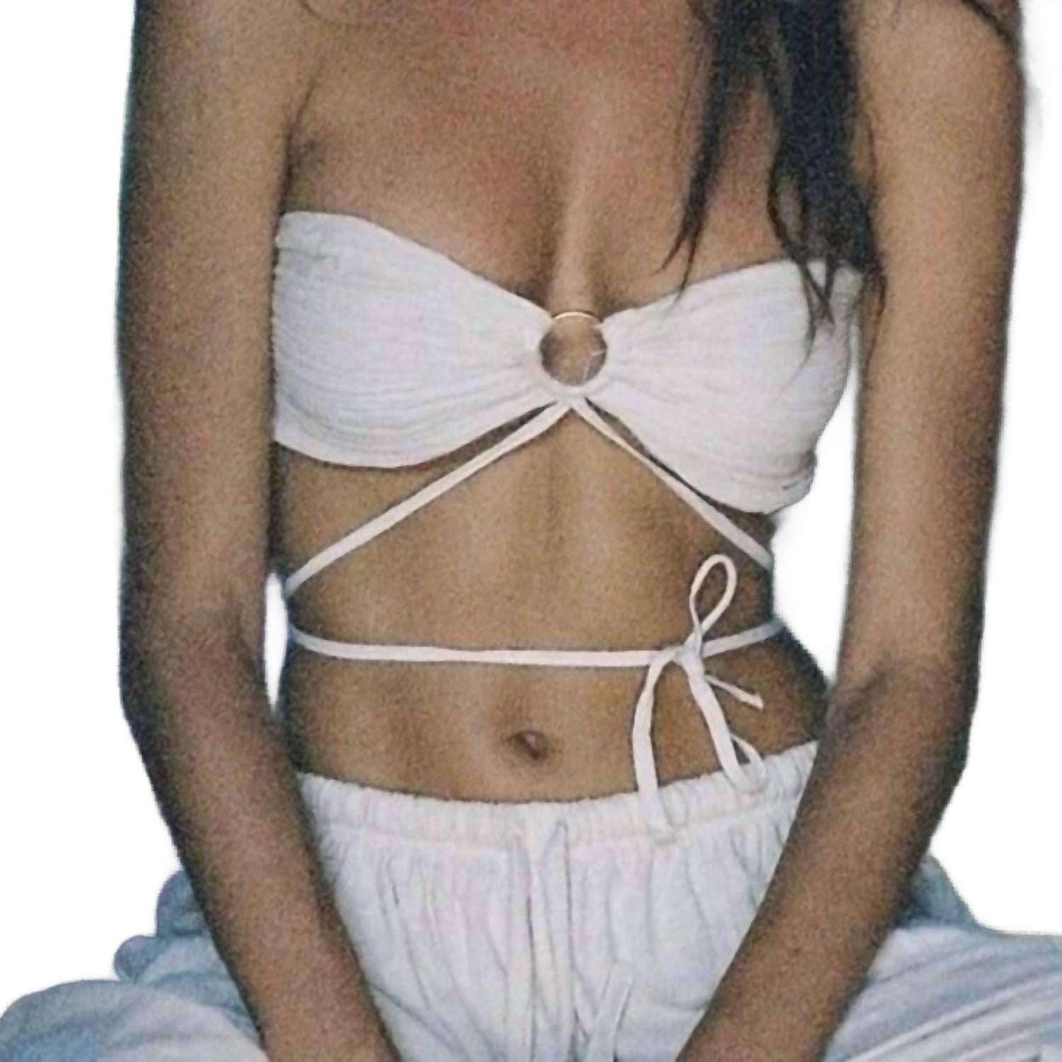 Женский летний укороченный топ-бандо кремового цвета Savannah Morrow
Женский летний укороченный топ-бандо кремового цвета Savannah Morrow