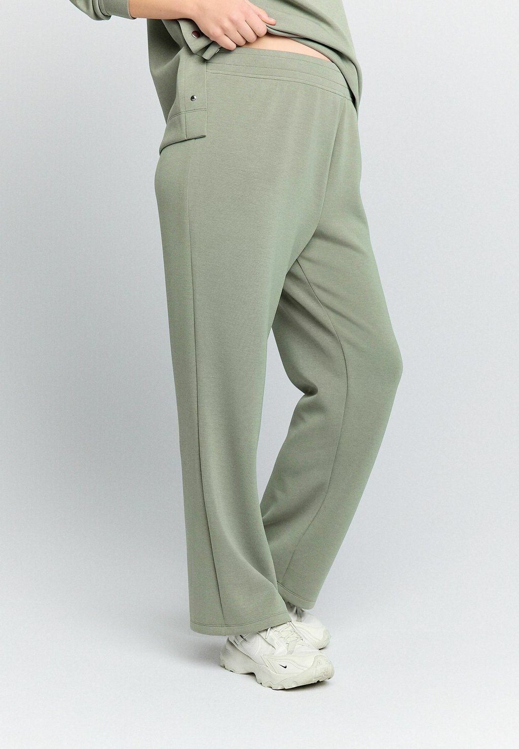 Спортивные штаны MATERNITY WIDE Next, зеленый 
Спортивные штаны MATERNITY WIDE Next, зеленый