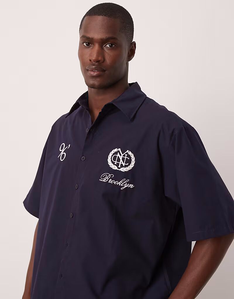 Рубашка свободного кроя ASOS DESIGN в полоску с вышивкой темно-синего цвета
Рубашка свободного кроя ASOS DESIGN в полоску с вышивкой темно-синего цвета