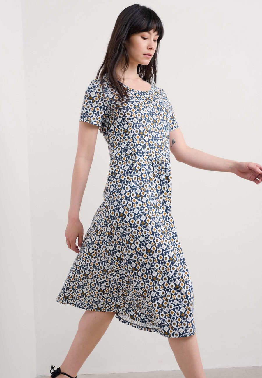 Платье Seasalt Cornwall ENOR, Blue Potters Marks Squall/Blue
Платье Seasalt Cornwall ENOR, Blue Potters Marks Squall/Blue