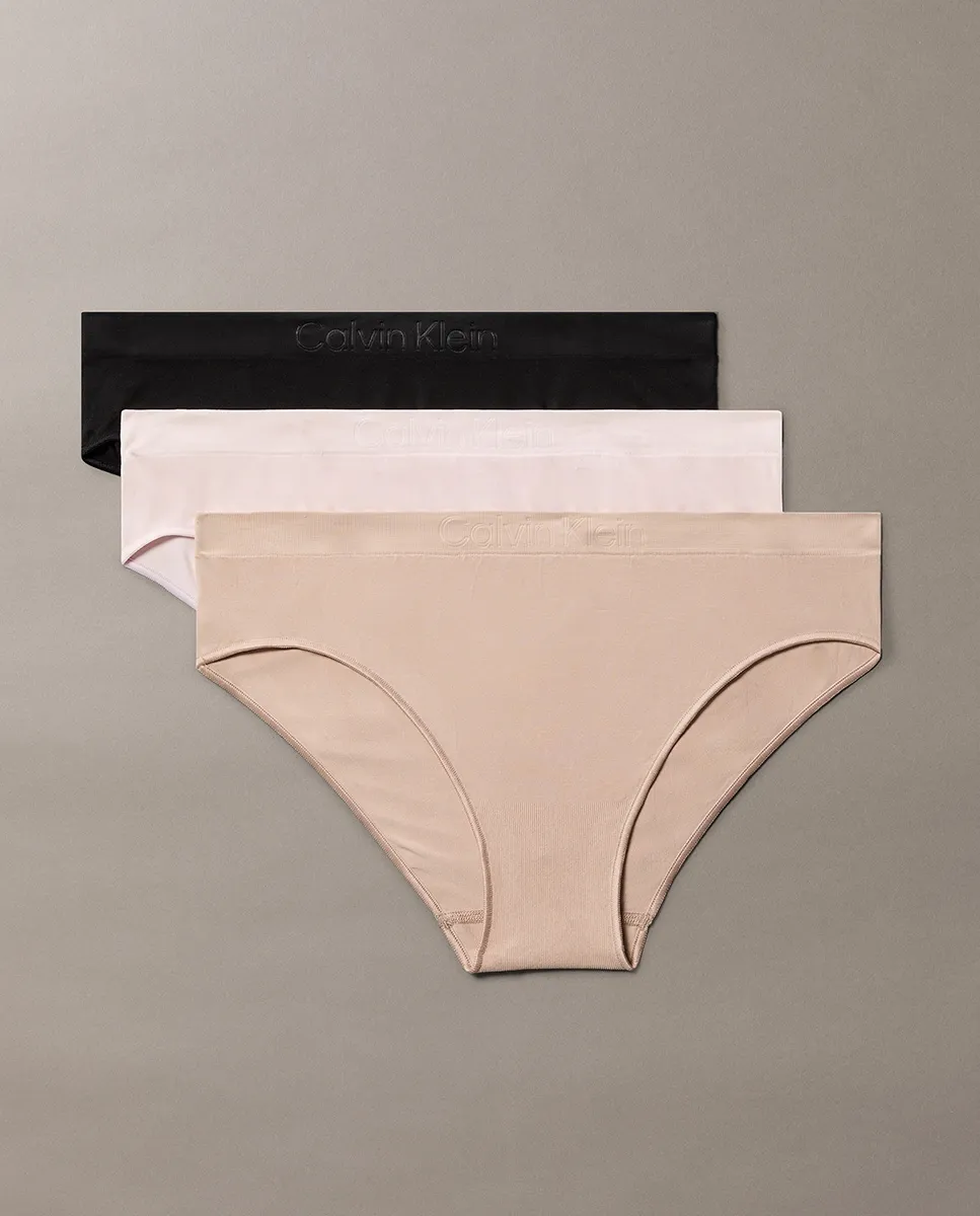 Набор из 3 бесшовных трусов BONDED FLEX Calvin Klein, мультиколор
Набор из 3 бесшовных трусов BONDED FLEX Calvin Klein, мультиколор