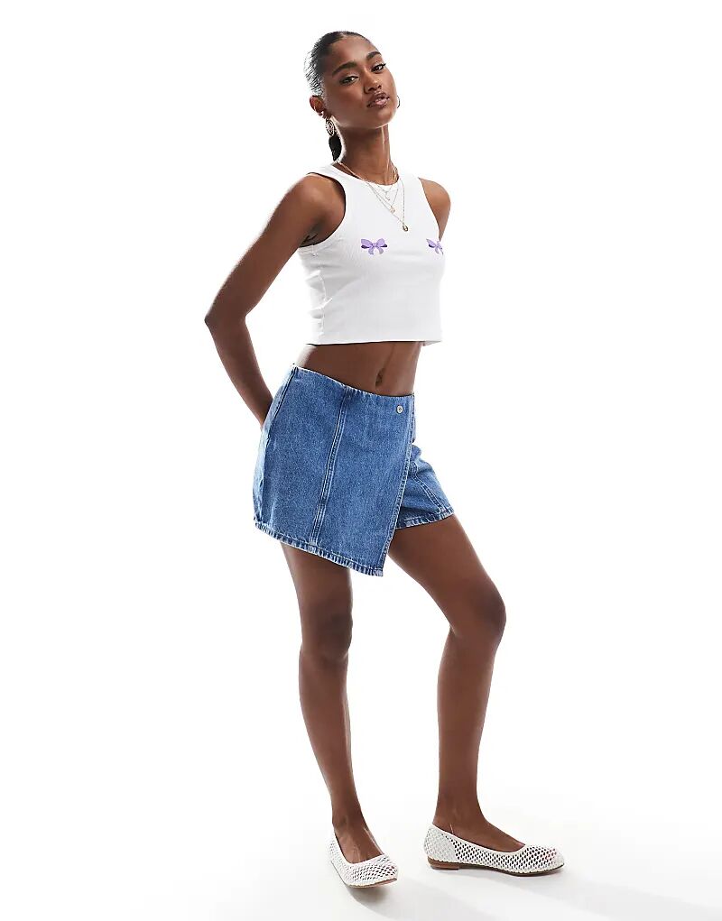 Мини-юбка из денима PIECES с запахом спереди, средне-синего цвета
Мини-юбка из денима PIECES с запахом спереди, средне-синего цвета