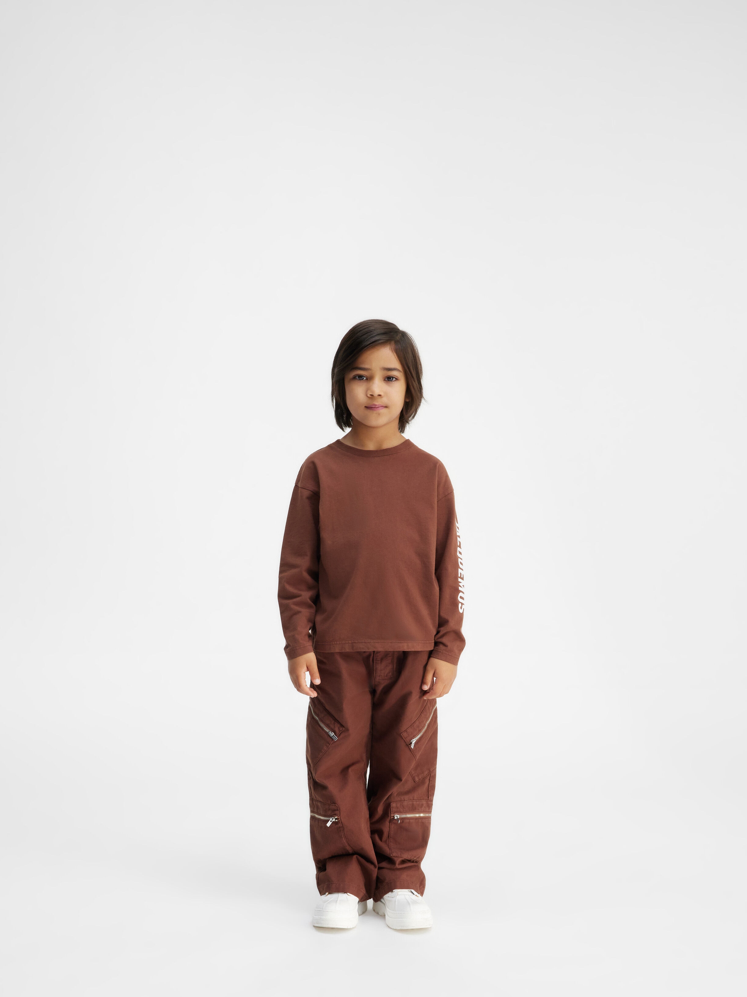 Брюки-карго с карманами на молнии JACQUEMUS The Marrone kids' cargo pants, темно-коричневый
Брюки-карго с карманами на молнии JACQUEMUS The Marrone kids' cargo pants, темно-коричневый