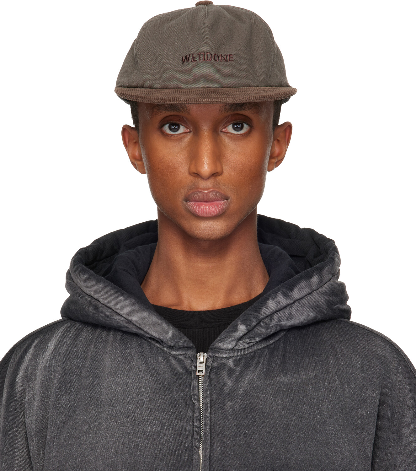 Серо-коричневая рабочая кепка We11done
Серо-коричневая рабочая кепка We11done