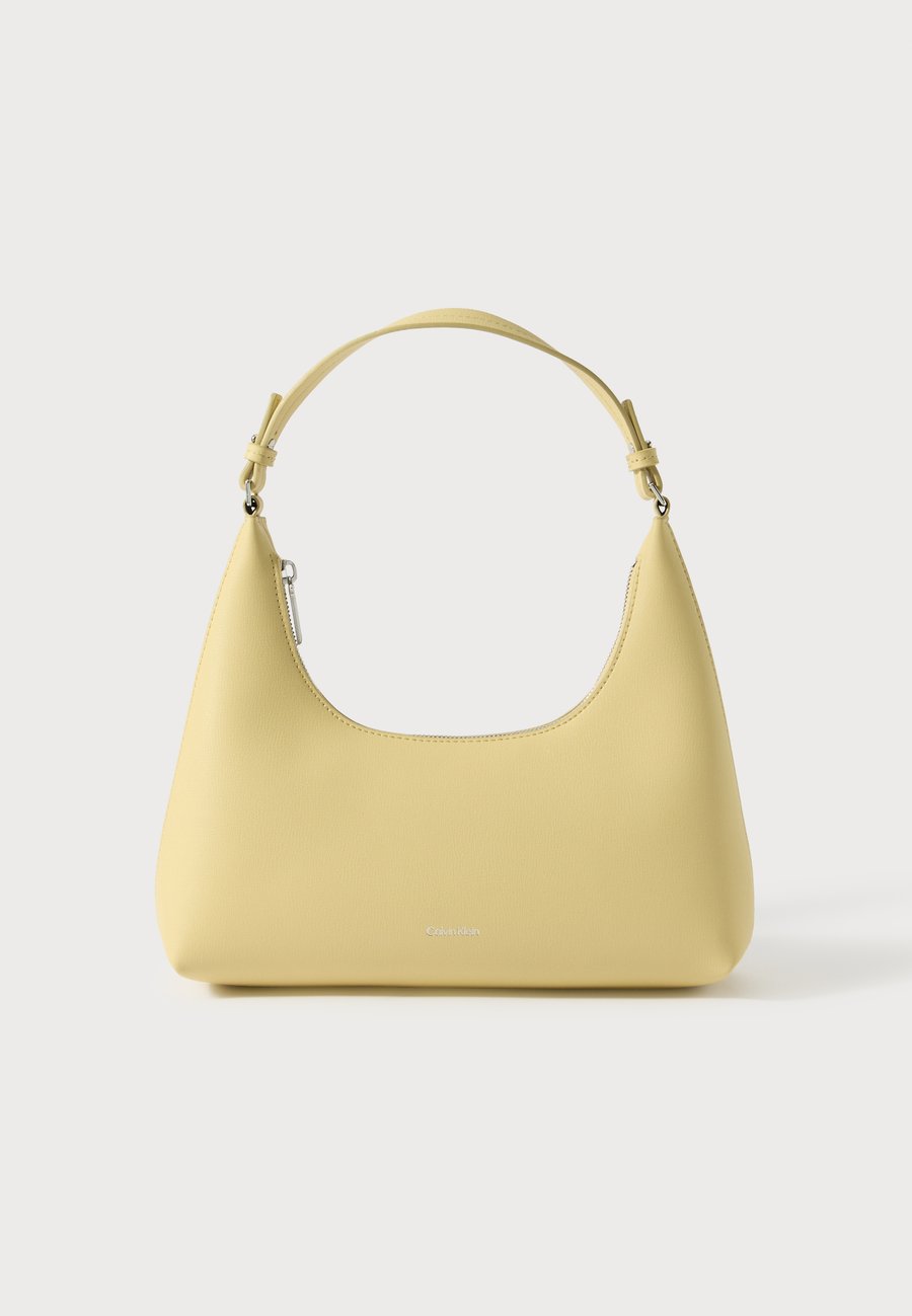 Сумка Calvin Klein FOIL LOGO SHOULDER BAG, Parsnip/Beige
Сумка Calvin Klein FOIL LOGO SHOULDER BAG, Parsnip/Beige