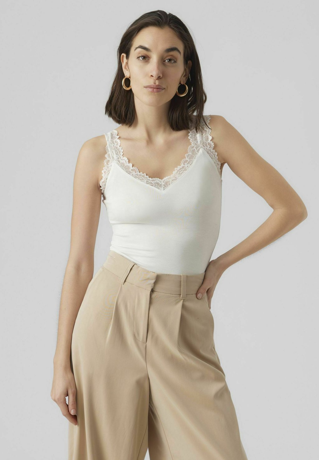 Топ VMROSA Vero Moda, белый 
Топ VMROSA Vero Moda, белый
