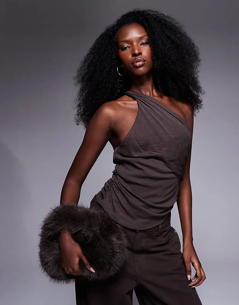 Топ ASOS DESIGN с асимметричной драпировкой и халтером шоколадного цвета
Топ ASOS DESIGN с асимметричной драпировкой и халтером шоколадного цвета