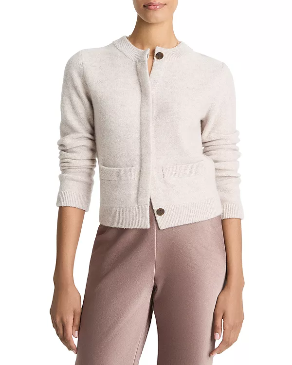 Укороченный кардиган с круглым вырезом из вареного кашемира Vince, бежевый
Укороченный кардиган с круглым вырезом из вареного кашемира Vince, бежевый