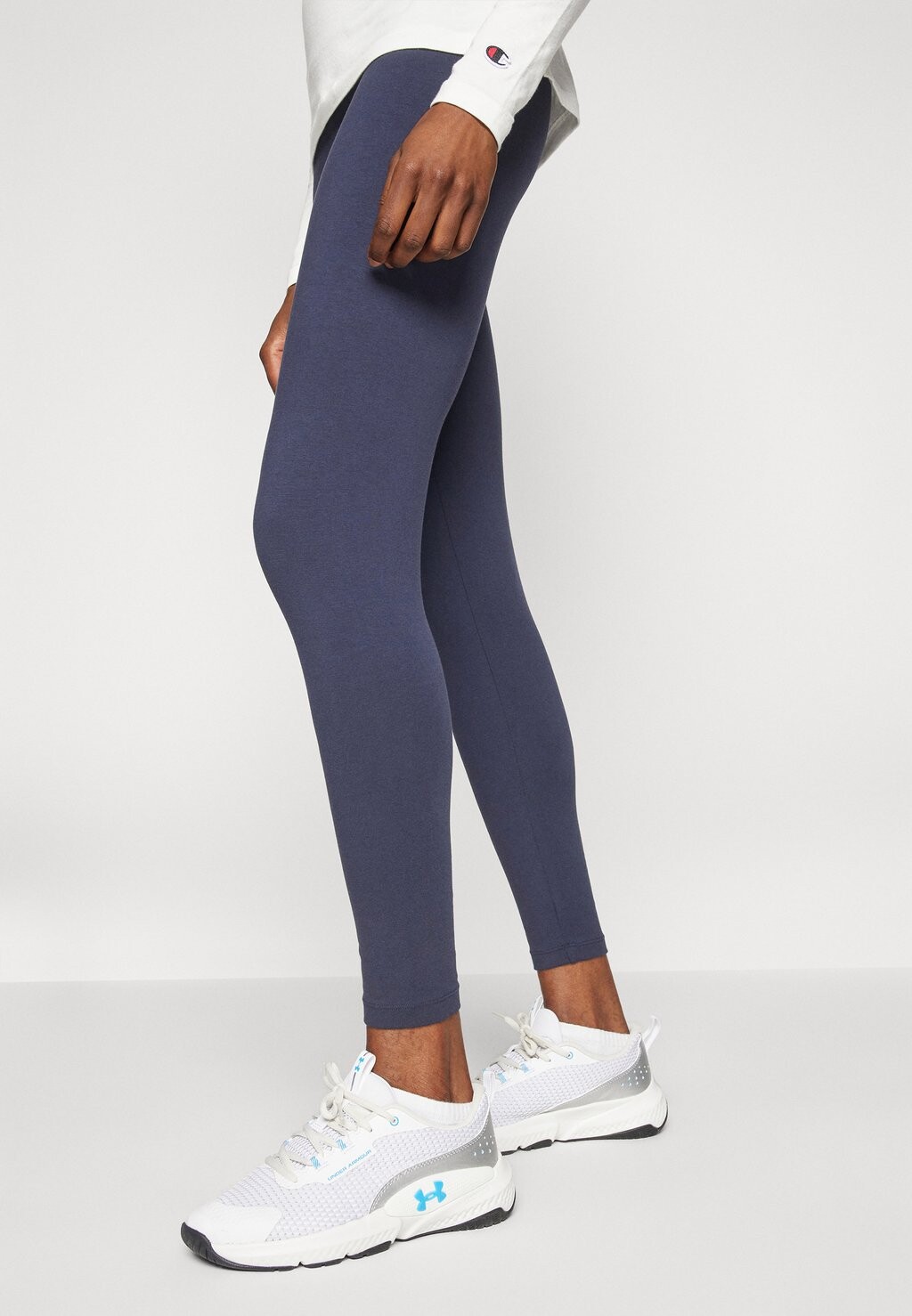 Тайтсы ICONS HIGH WAIST LEGGINGS CROP Champion, темно-синий
Тайтсы ICONS HIGH WAIST LEGGINGS CROP Champion, темно-синий