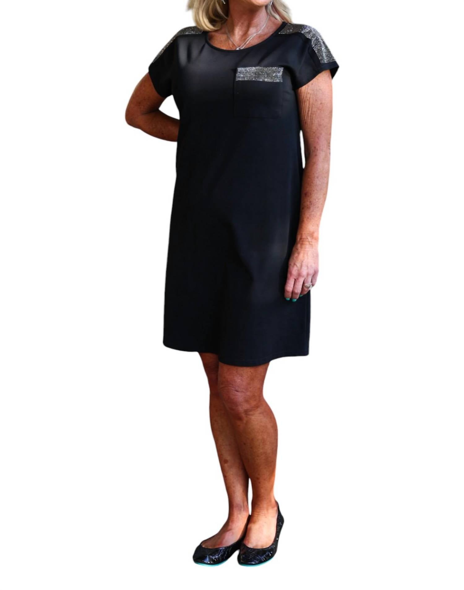 Платье-футболка с пайетками Chic Knit черного цвета Nu-Look
Платье-футболка с пайетками Chic Knit черного цвета Nu-Look