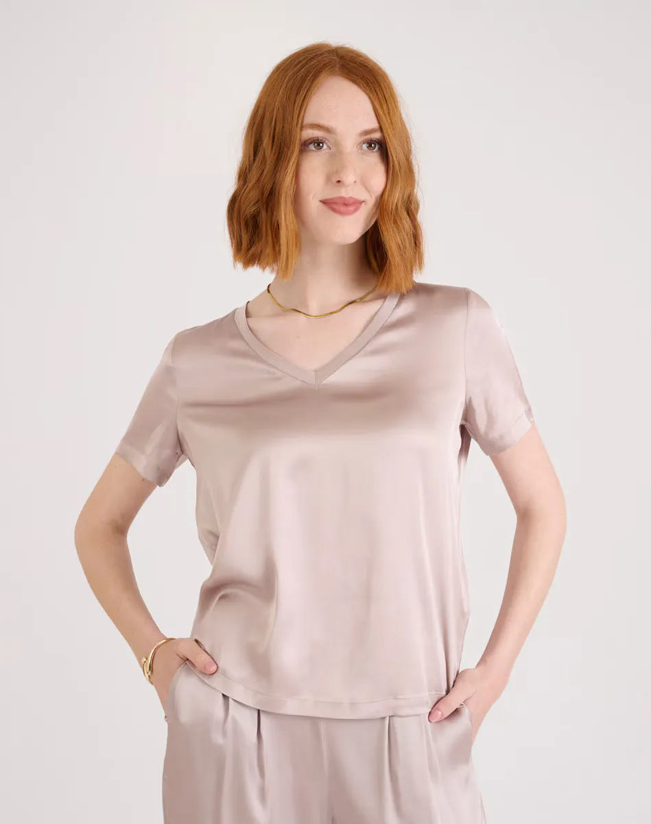 Женская блузка из атласа с V-образным вырезом Naf Naf, бежевый
Женская блузка из атласа с V-образным вырезом Naf Naf, бежевый