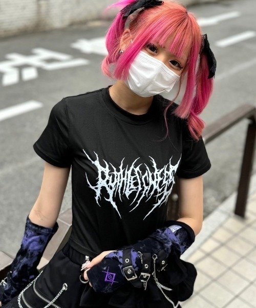 Укороченная футболка с логотипом A'GEM/9 × .kom "NOVESSEL", черный
Укороченная футболка с логотипом A'GEM/9 × .kom "NOVESSEL", черный