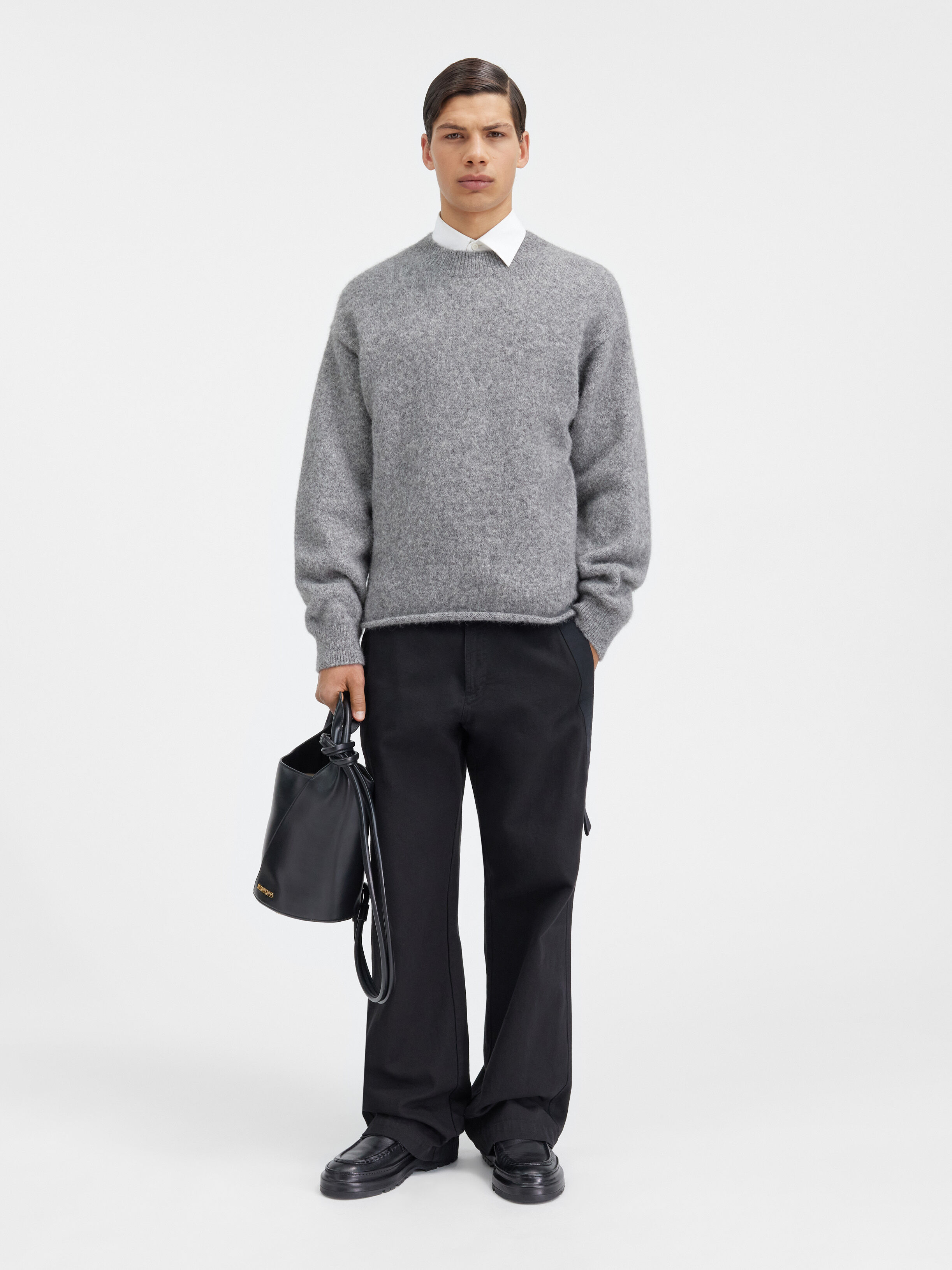 Свитер с логотипом JACQUEMUS The Jacquemus sweater, серый
Свитер с логотипом JACQUEMUS The Jacquemus sweater, серый