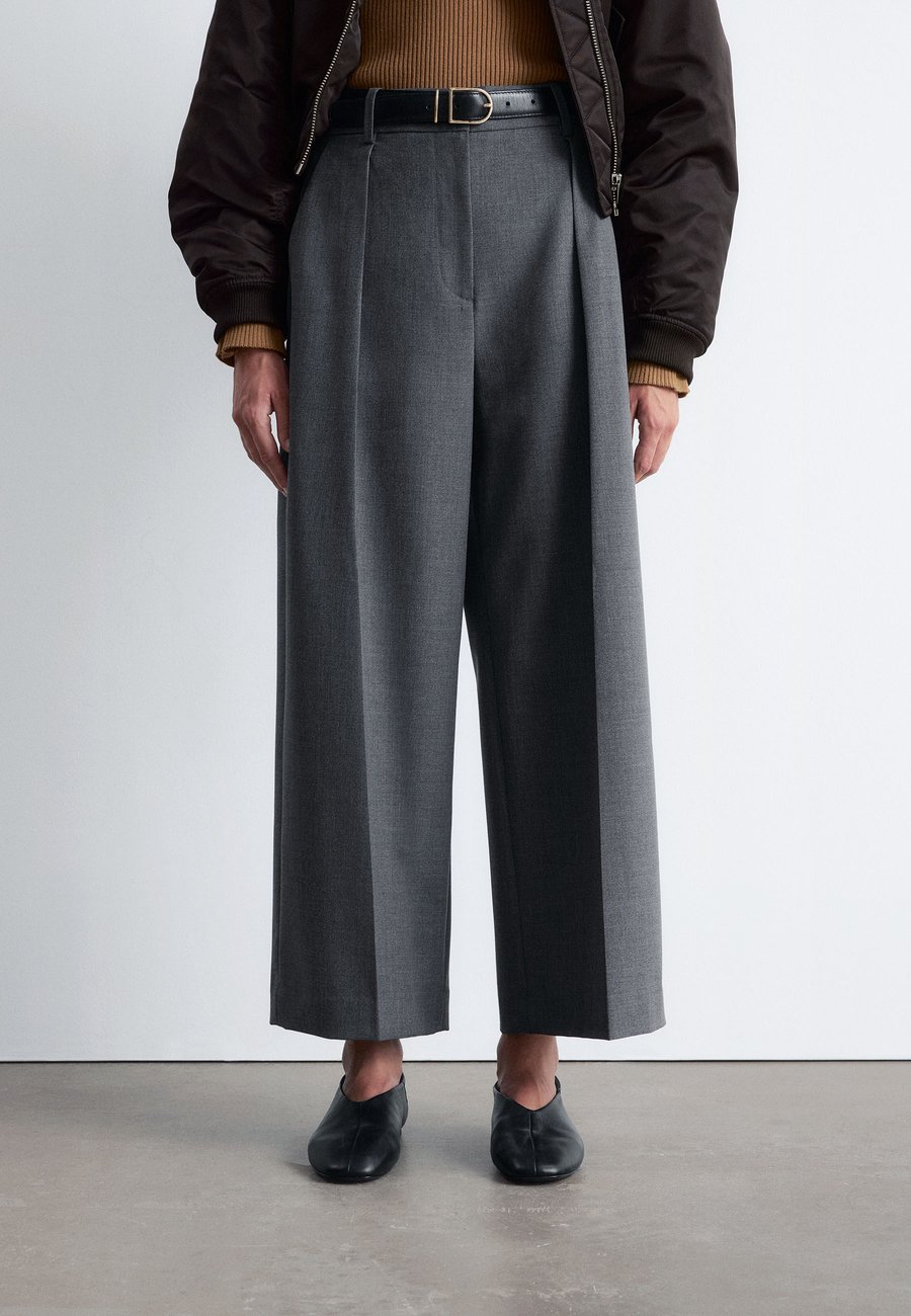 Брюки & other stories TAILORED PRESS-CREASE , Grey
Брюки & other stories TAILORED PRESS-CREASE , Grey
