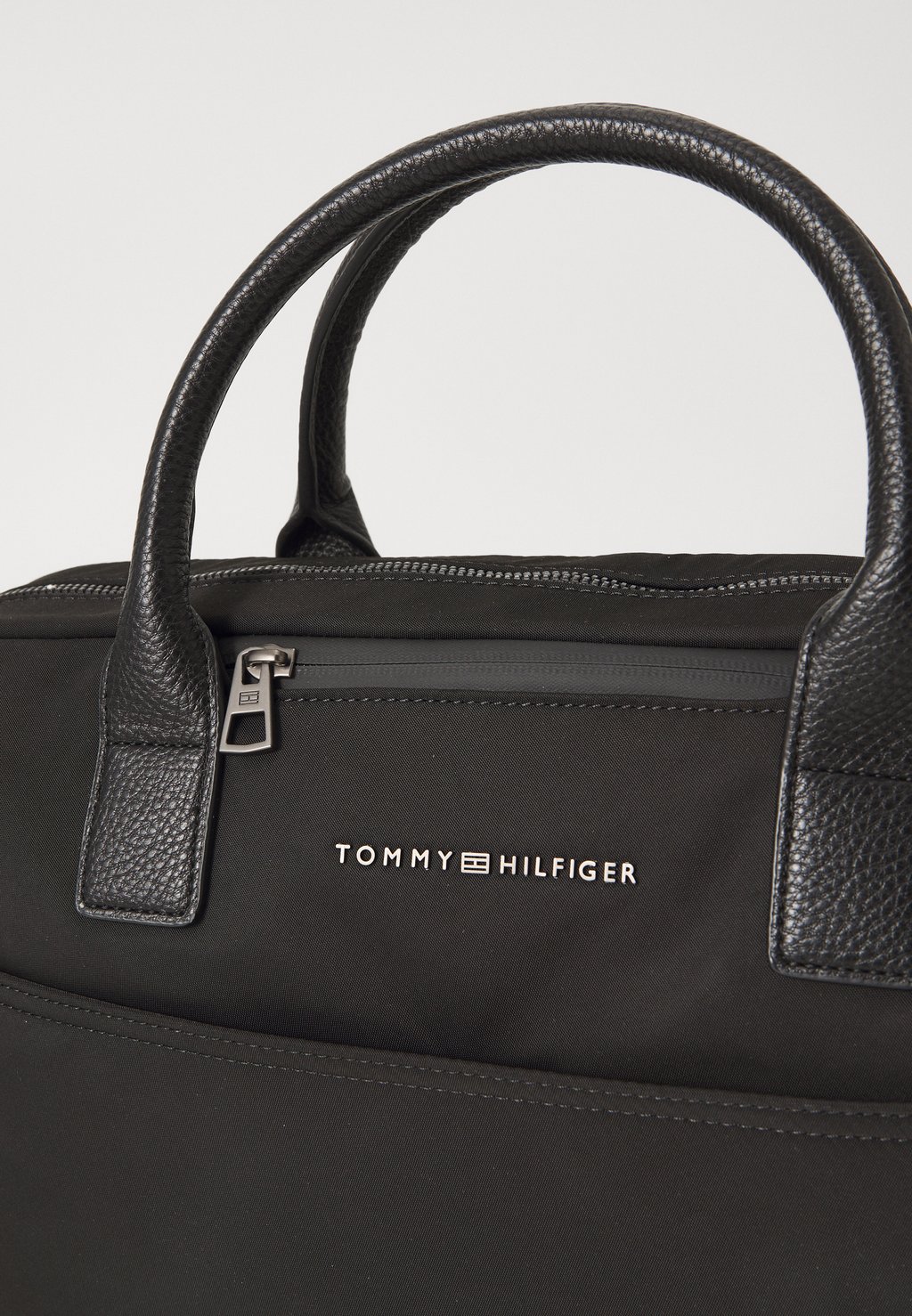 Портфель COMPUTER BAG Tommy Hilfiger, черный
Портфель COMPUTER BAG Tommy Hilfiger, черный