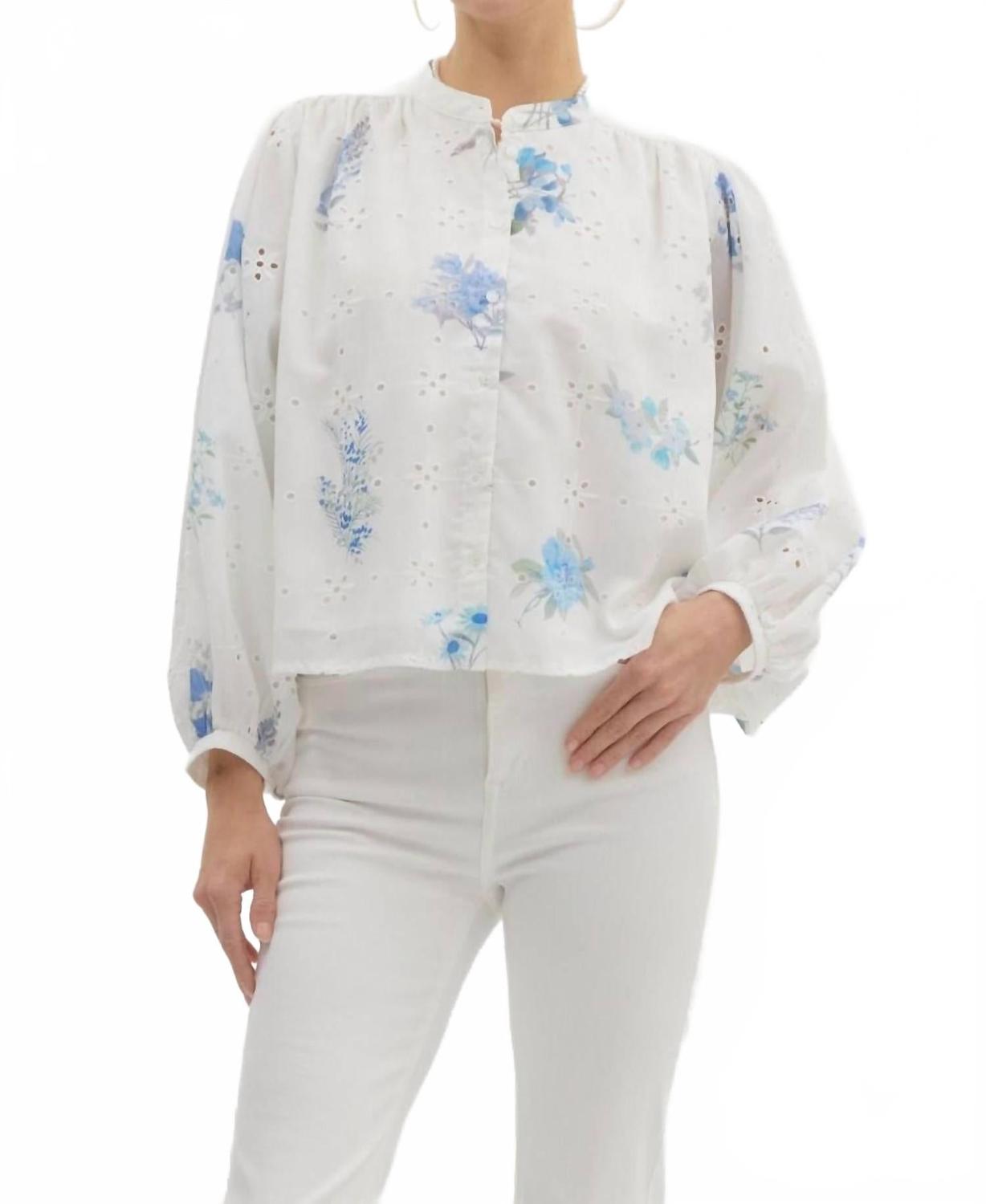 Синий/белый топ с цветочным принтом и ажурными вставками Entro
Синий/белый топ с цветочным принтом и ажурными вставками Entro