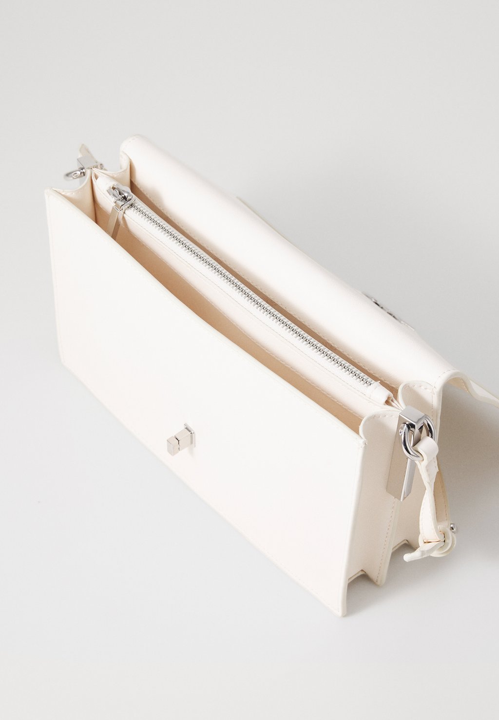 Сумка ELONGATED SHOULDER BAG Calvin Klein, молочный, Белый, Сумка ELONGATED SHOULDER BAG Calvin Klein, молочный
Сумка ELONGATED SHOULDER BAG Calvin Klein, молочный, Белый, Сумка ELONGATED SHOULDER BAG Calvin Klein, молочный
