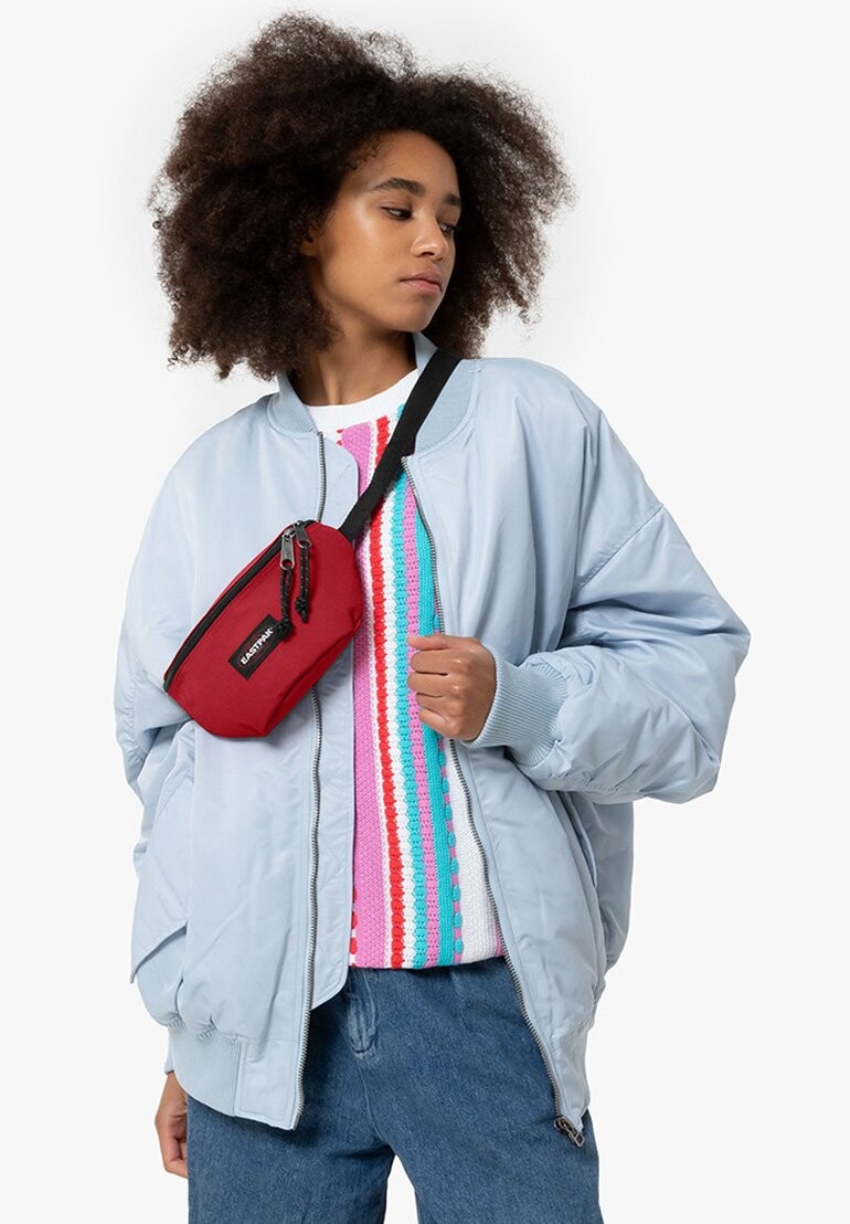 Поясная сумка SPRINGER X RICK & MORTY Eastpak, цвет beet burgundy 
Поясная сумка SPRINGER X RICK & MORTY Eastpak, цвет beet burgundy